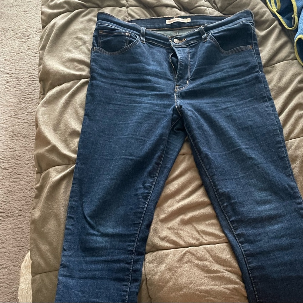 GUC Levi’s 720 High Rise Super Skinny jeans